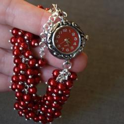 zegarek z czerwonymi szklanymi perełkami - Bransoletki - Biżuteria