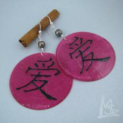 kanji,miłość,masa perłowa,płatki,róż,chińskie - Kolczyki - Biżuteria
