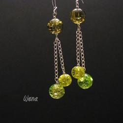 wiosenne zielone kolczyki,szkło,łańcuszek,wesołe - Kolczyki - Biżuteria